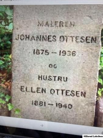 Johannes Ottesens (og hans kones) gravsten på Nyhuse Kirkegård. (Foto: Margrethe Krogh 2023)
