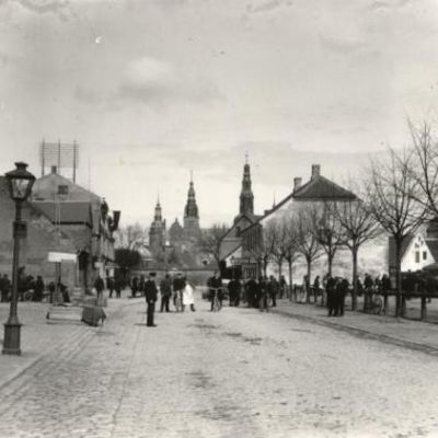 Markedspladsen, 1910.(Fotograf: Olaf Staunstrup).