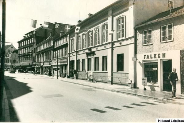 Frederiksborg Apotek, Slotsgade 19. 1974 (Fotograf ukendt.Lokalhistorisk Arkiv Hillerød Bibliotek)