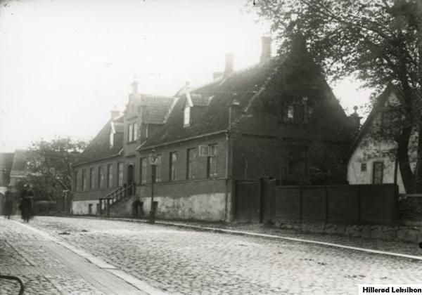 Hillerød Præstegård, bolig for slotspræsten ved Frederiksborg Slot. Foto ca. 1920. Lokalhistorisk Arkiv, Hillerød Bibliotek .Carl Rathsach