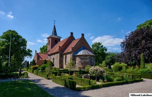 Tjæreby Kirke (foto: Per Buchmann, juni 2021).