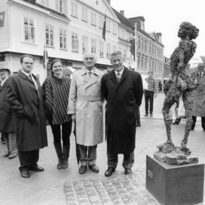 Bronze skulptur  "Nathalie" Slotsgade. (Fotograf: Ukendt).