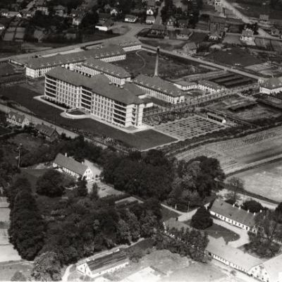 Dyrehavevej. (Foto: Viggo Sylvest Jensen ca.1943. Lokalhistorisk Arkiv, Hillerød Bibliotek)