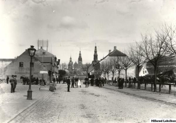 Markedspladsen, 1910.(Fotograf: Olaf Staunstrup).