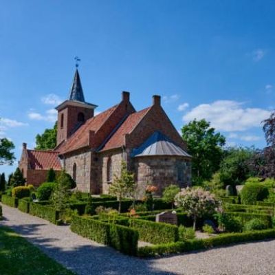 Tjæreby Kirke (foto: Per Buchmann, juni 2021).